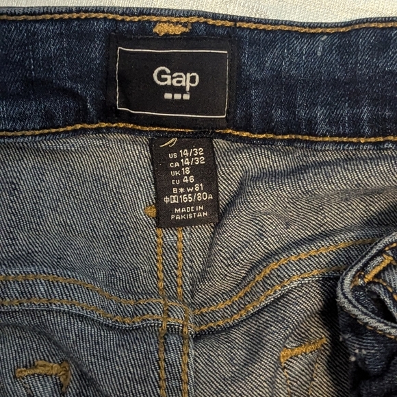 Gap Dark Wash Folded Jean Shorts - Picture 2 of 3